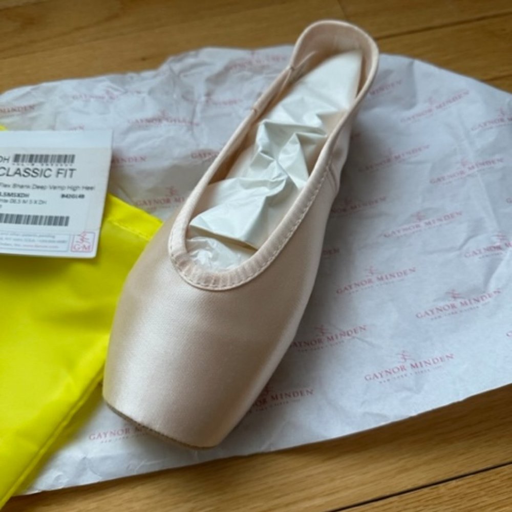 Gaynor Minden Pointe Shoes, classic fit, 8.5M5 x DH (GMP08.5M5DH